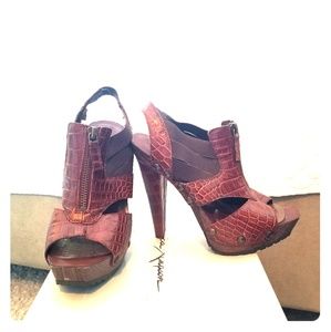 Jessica Simpson croc heel